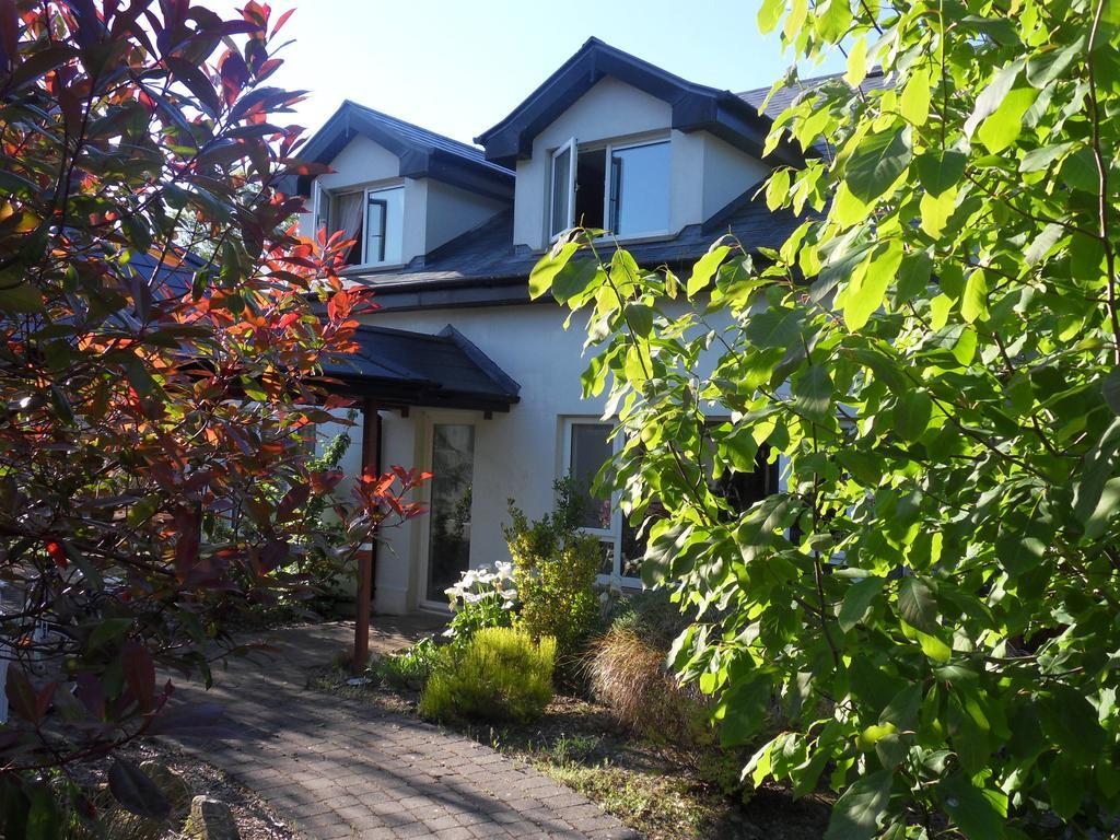 Ethan House Holiday Suites Килларни Экстерьер фото