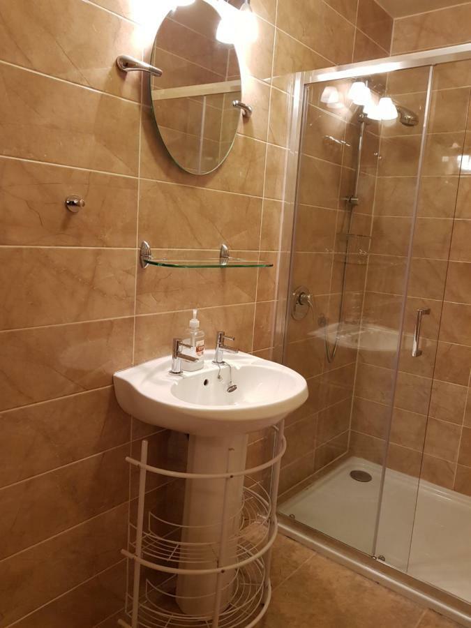 Ethan House Holiday Suites Килларни Экстерьер фото
